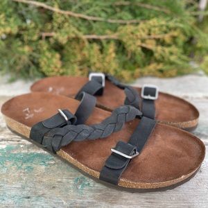 White Mountain black leather sandals 12